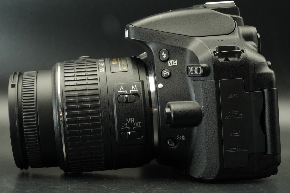 Nikon D5300 DSLR Digitalkamera mit AF-S 18-55mm Objektiven -5027 Schnitte-...