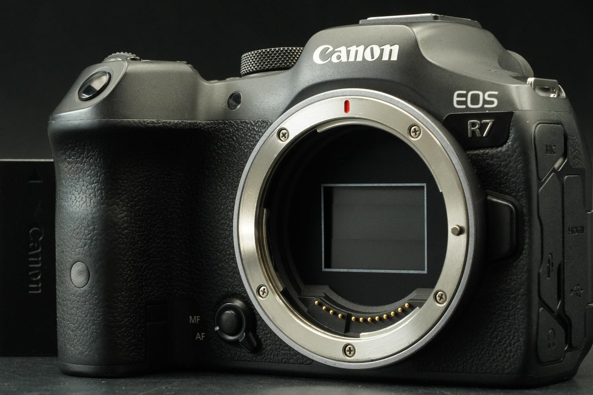 Canon EOS R7 Mirrorless Digital Camera -119K cut- #12145