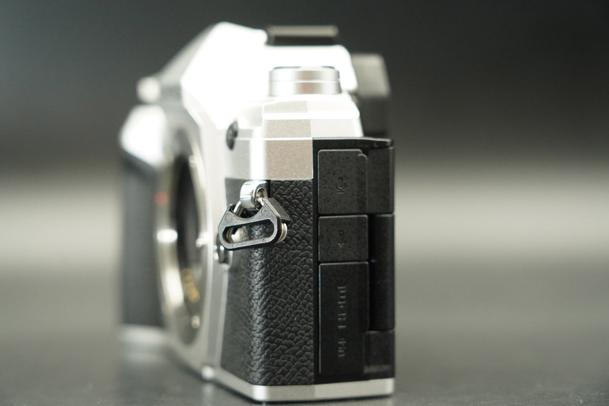 Olympus OM-D E-M5 Mark III 20.4MP Mirrorless Digital Camera -3379 cuts- #11670