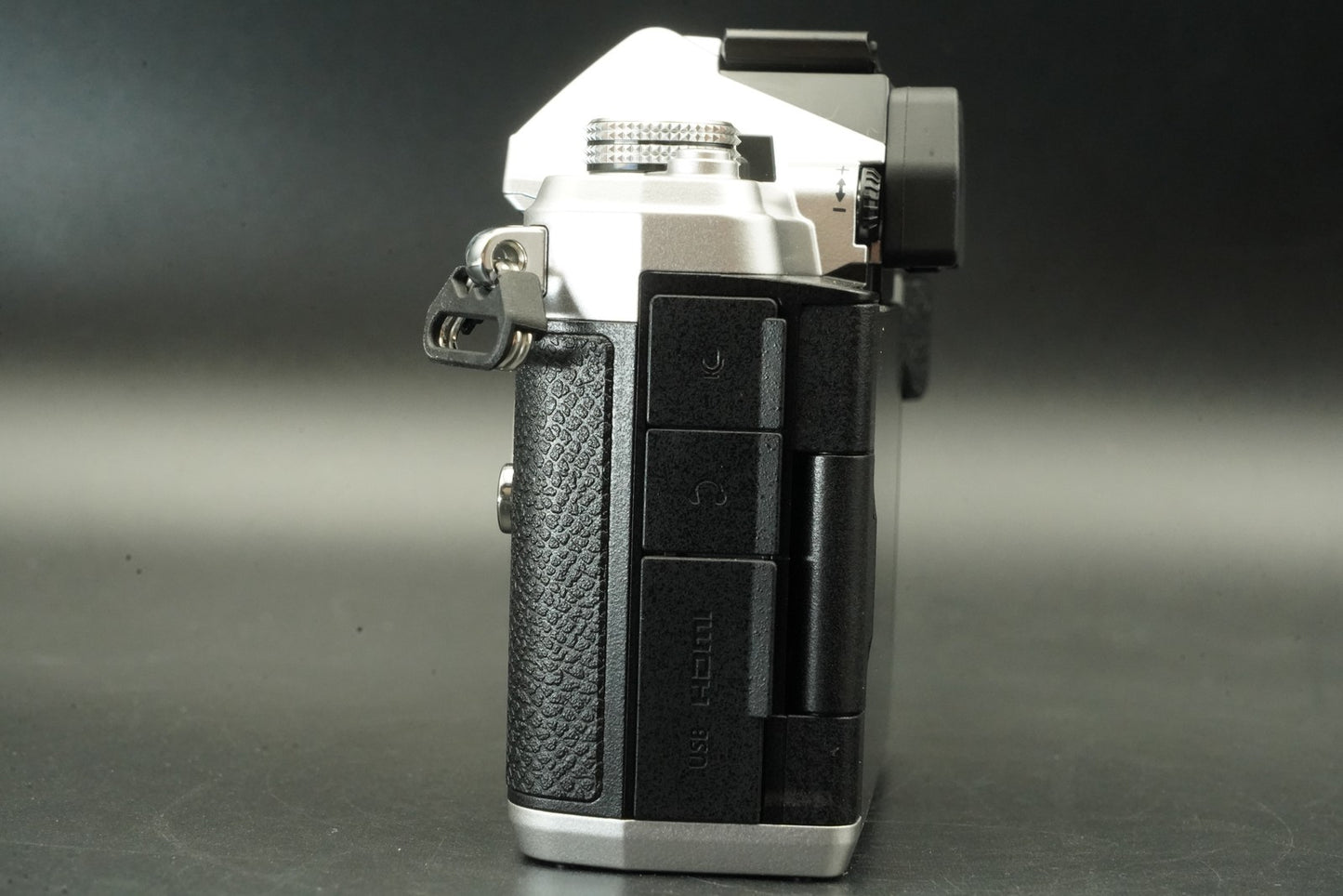 OM SYSTEM OM-3 Mirrorless Camera Silver -998 cuts- #11877