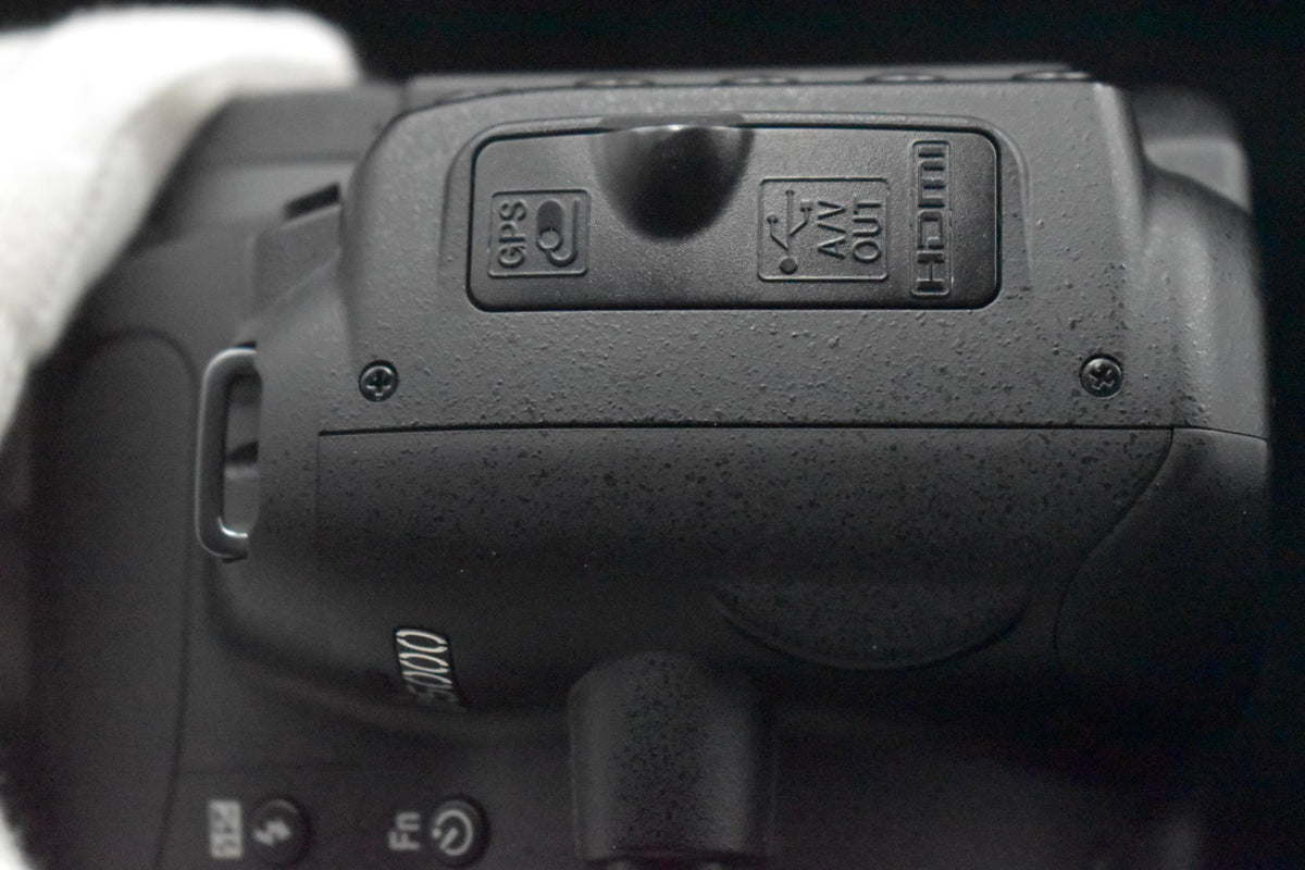 Nikon D5000 Digital SLR Camera 12.3MP w/ Lens From Japan US STOCK #R0363