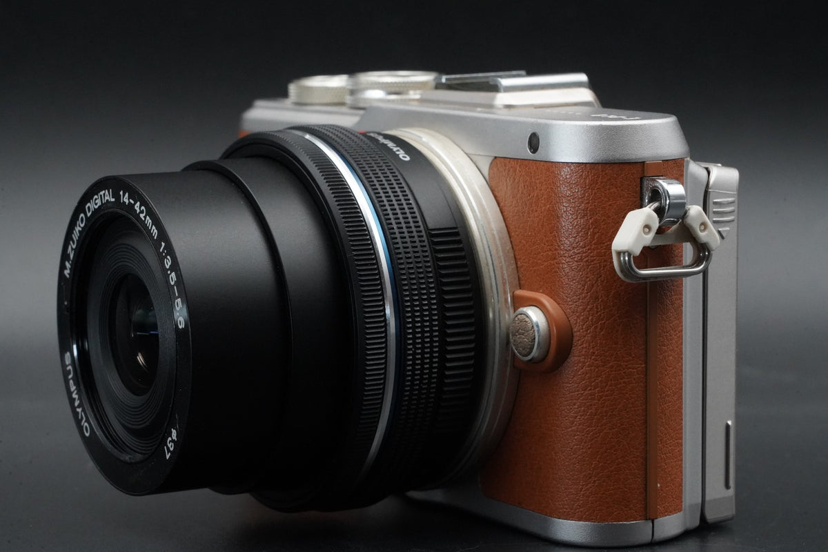 Olympus E-PL8 Brown w/ 2 lenses Digital Mirrorless Camera -5319 cuts- #11029