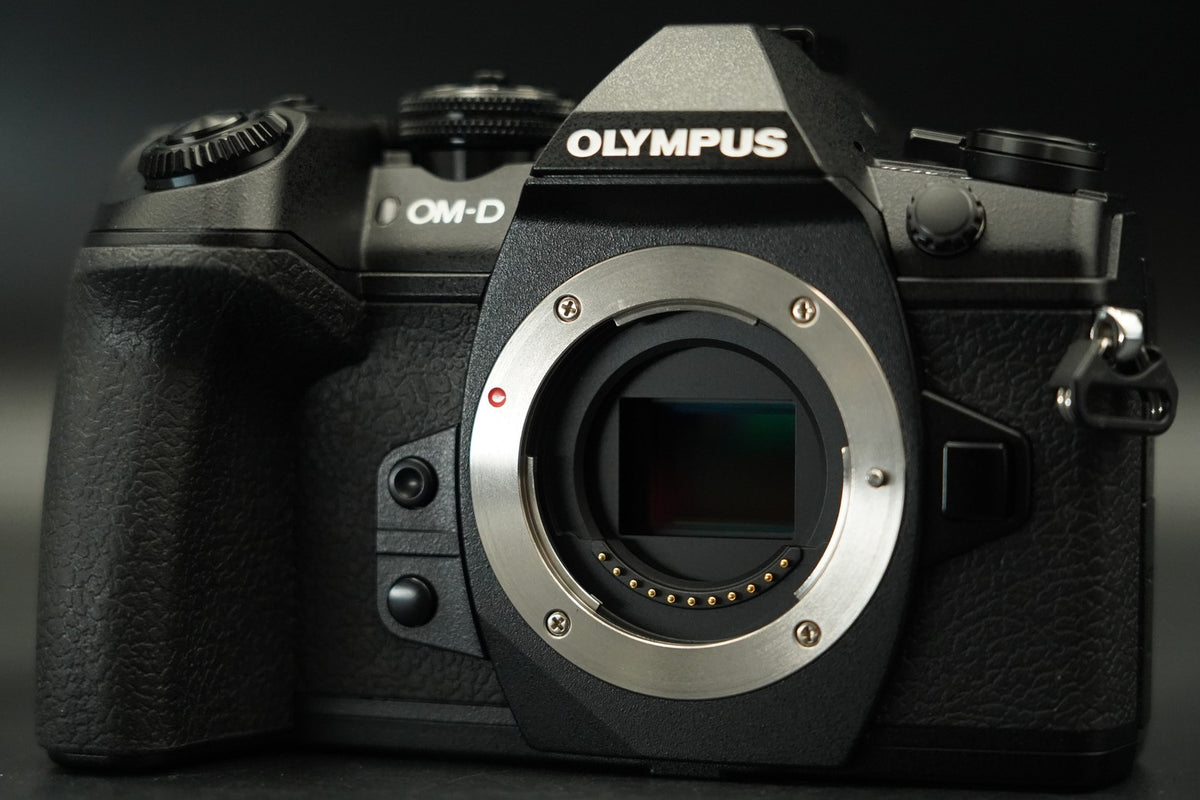 Olympus OM-D E-M1 Mark II Digital Camera Black Body -21138 cuts- #11847