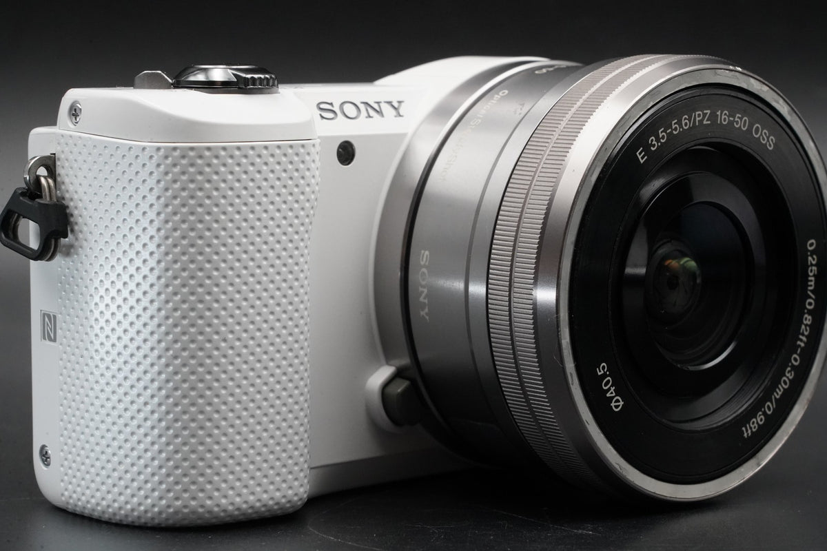 Sony Alpha a5000 Mirrorless Digital Camera White w/ 2 Lens -4331 cuts- #10924