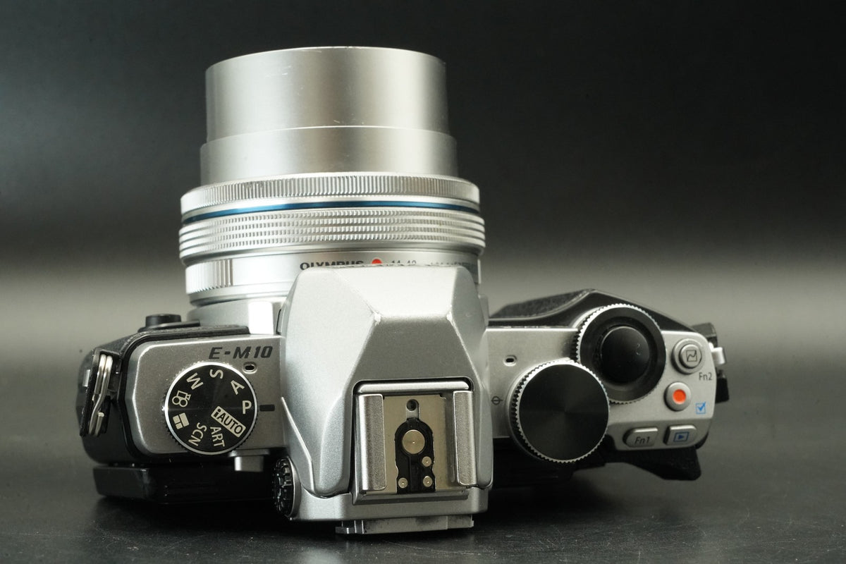 Olympus OM-D E-M10 16.1MP Camera Silver + 14-42mm EZ Lens #11876