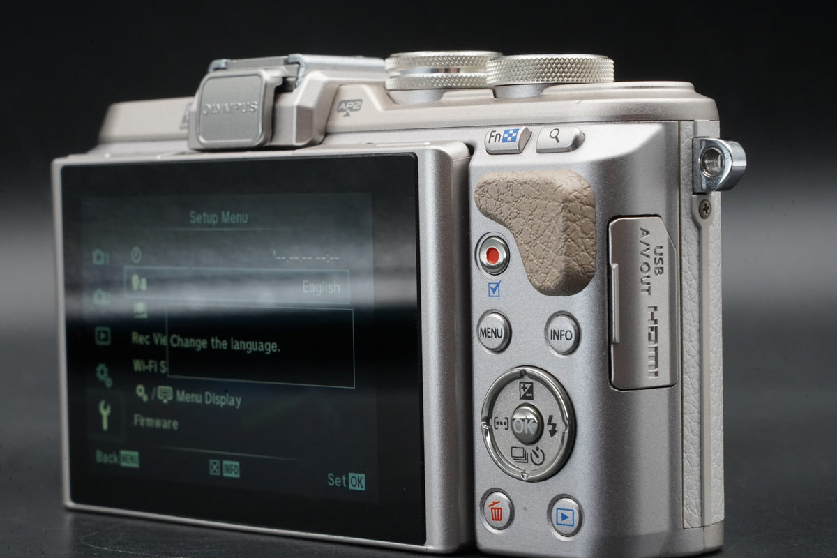 Olympus E-PL8 w/ 40-150mm Lens Digital Camera -1444 cuts- [] US STOCK #11261