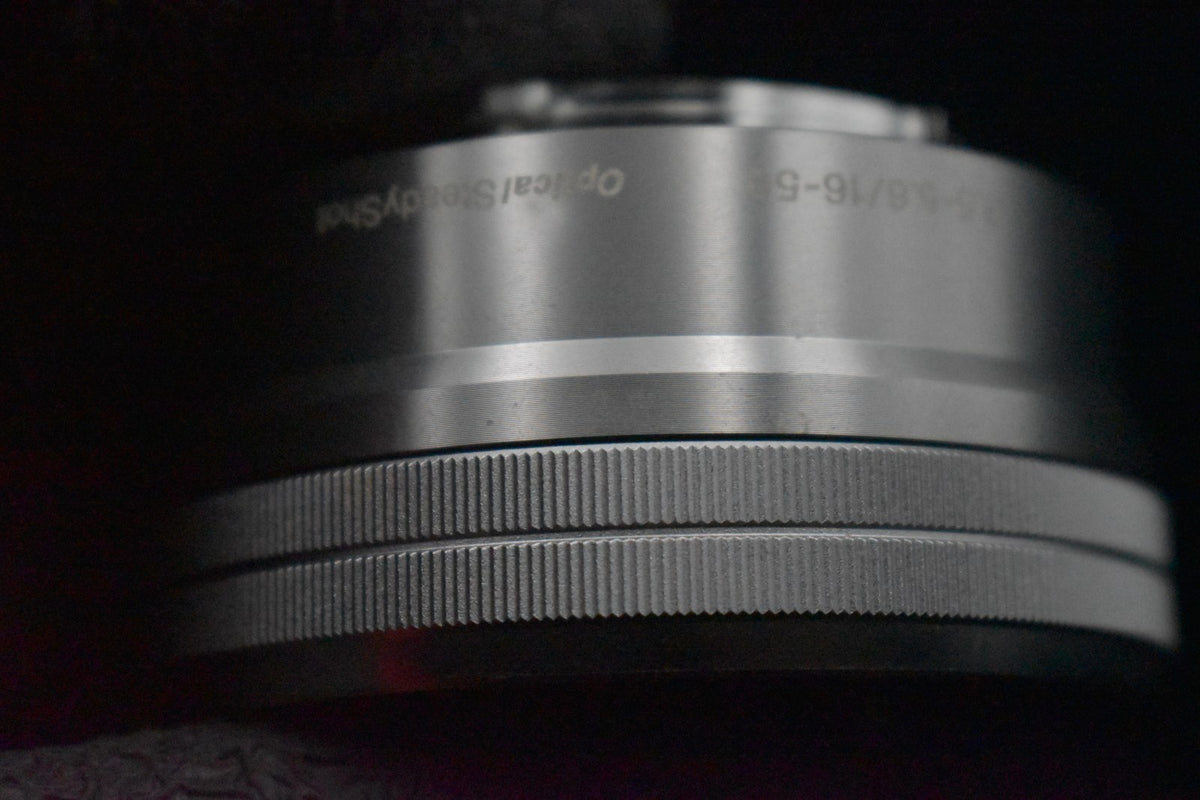 [US Duty Paid] Sony a6000 Digitale Spiegellose Kamera mit Objektiv Silber 9302