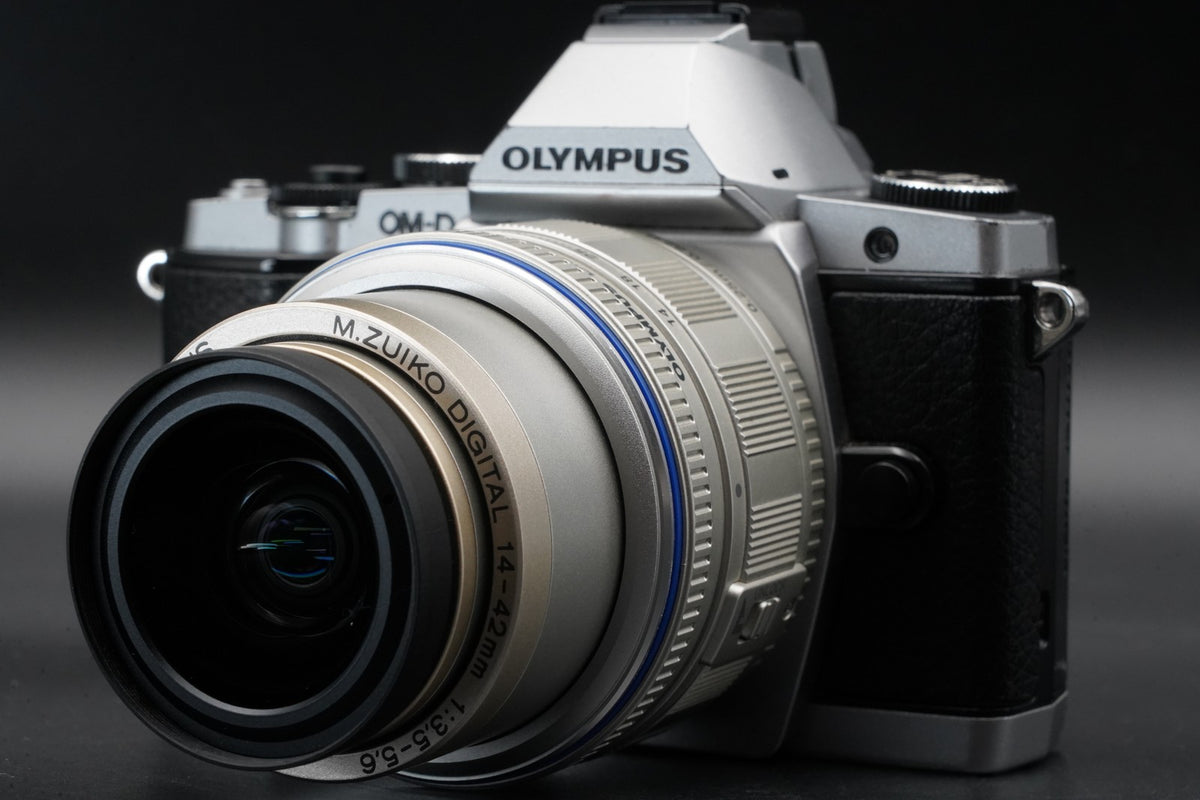 Olympus OMD E-M5 Mirrorless Digital Camera with Lens Silver US STOCK #11320