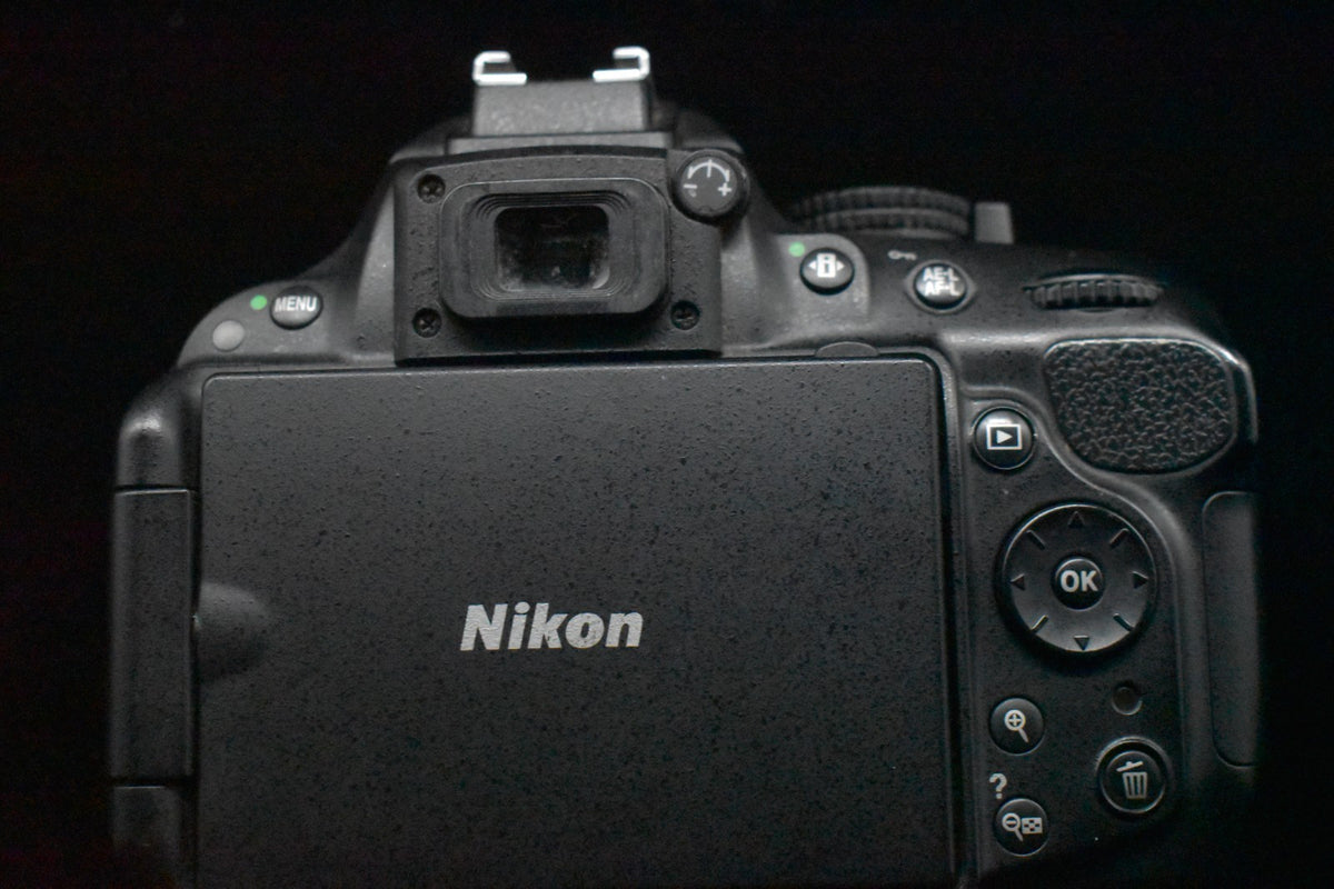 [US Duty Paid] Nikon D5200 DSLR Digital Camera Body with Lens Black 8314