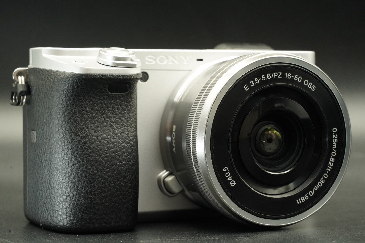 8739 cuts!! Sony A6400 Mirrorless Digital Camera with 2 Lenses Silver 11579