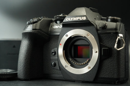 Olympus OM-D E-M1 Mark II Digital Camera Black Body -273314 cuts- #11924