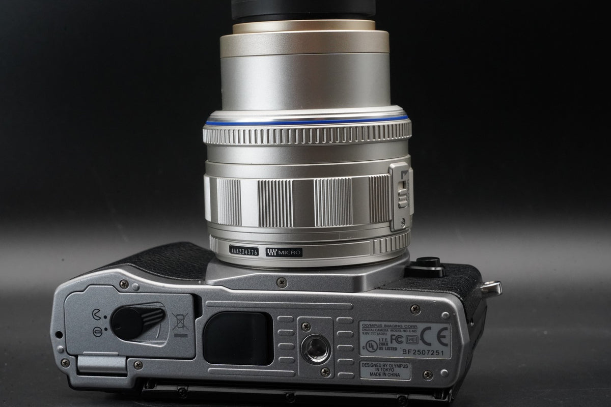 Olympus OMD E-M5 Mirrorless Digital Camera with Lens Silver US STOCK #11320
