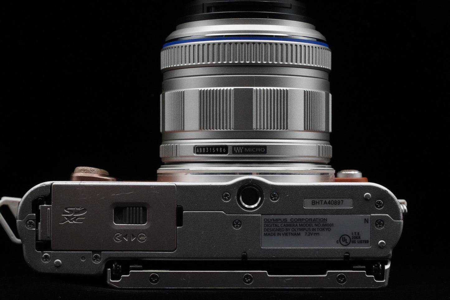 Olympus E-PL8 Brown w/ 2 lenses Digital Mirrorless Camera US Duty Paid 10088