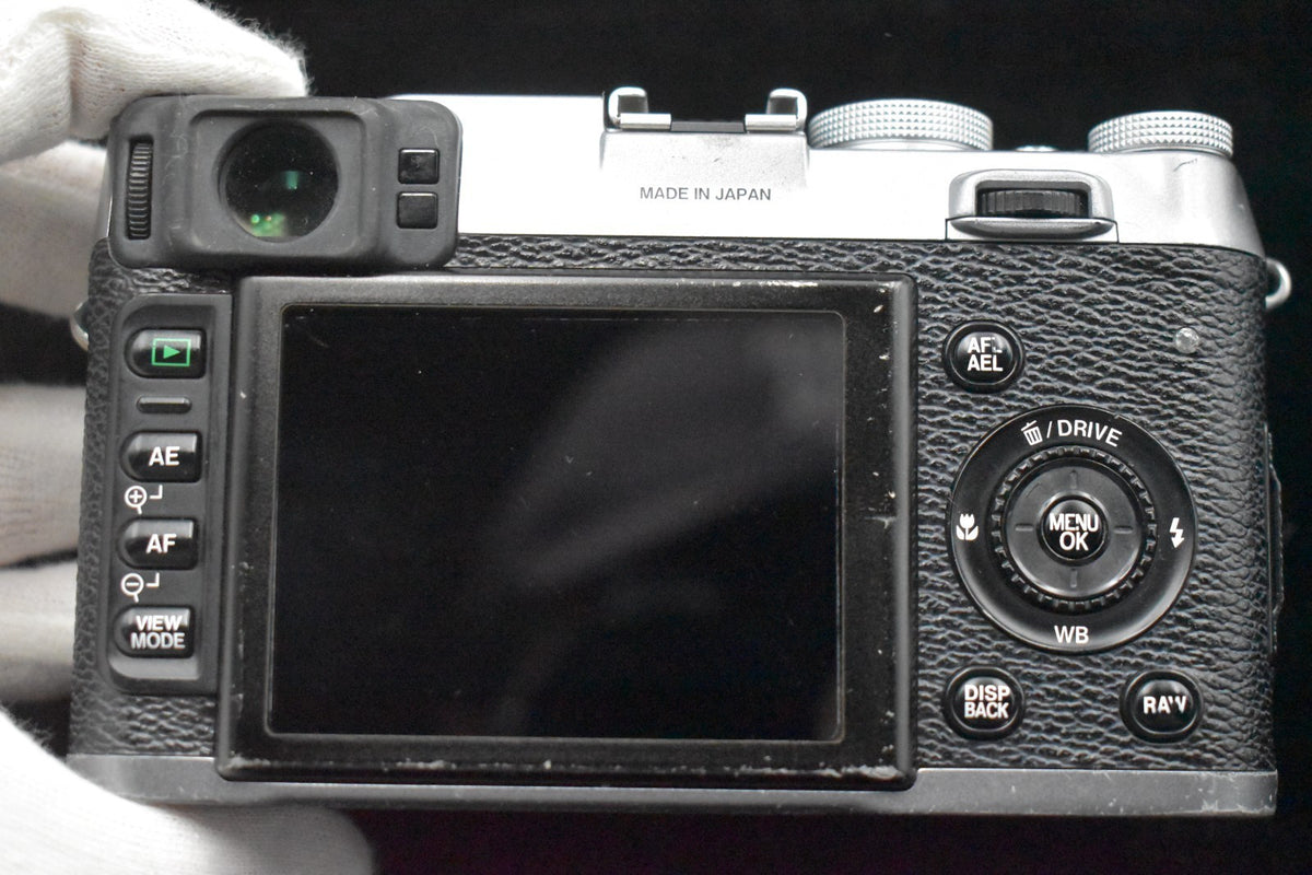 [US Duty Paid] Fujifilm X100 FinePix X Series 12.3MP Silver Digital Camera 8592