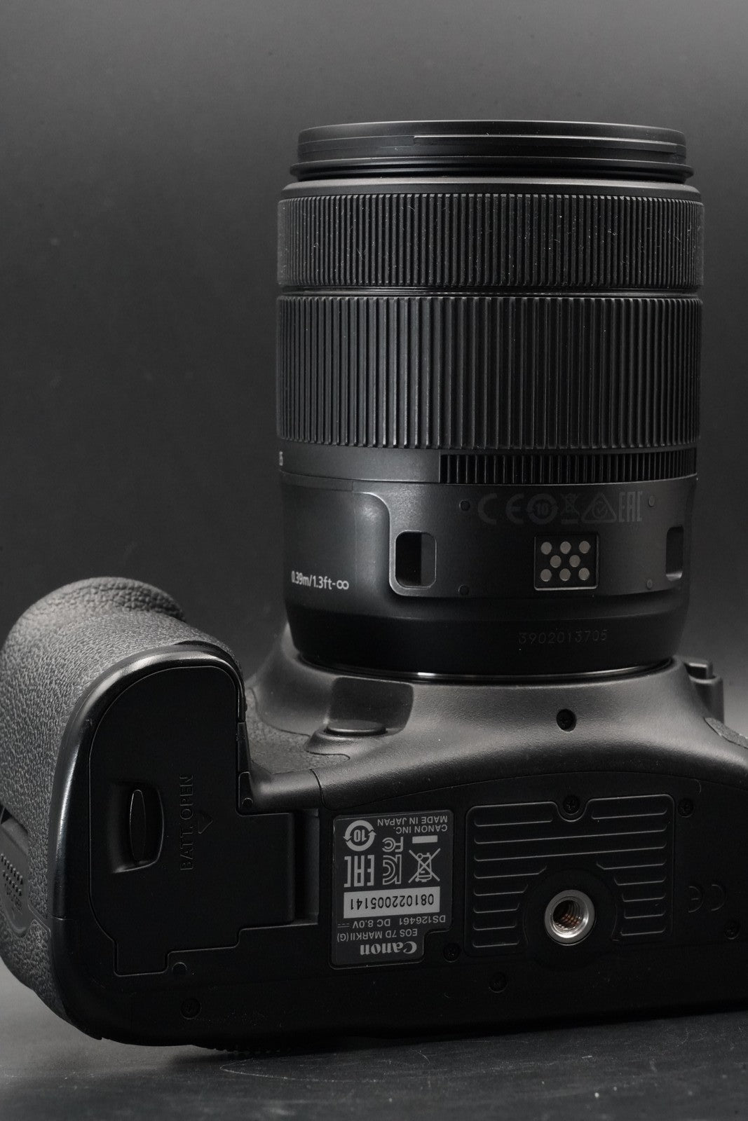 Canon EOS 7D Mark II DSLR Camera w/ EF 18-135 IS USM Lens 10865
