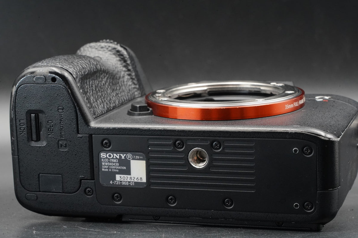 Sony A7R III ILCE-7RM3 Mirrorless digital camera English OK -32703 cuts- #11410