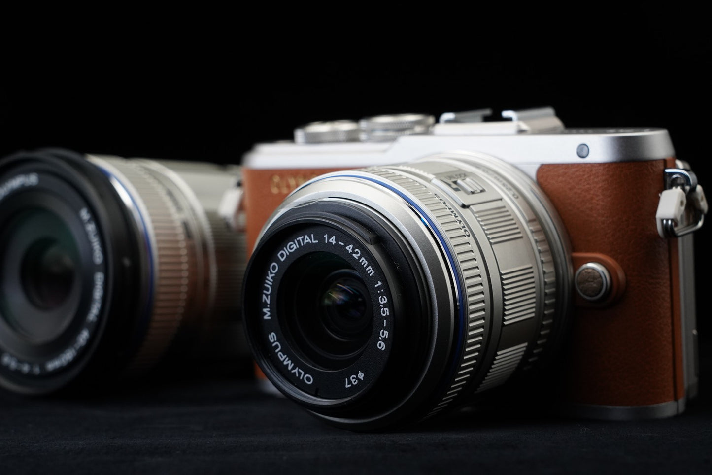 Olympus E-PL8 Brown w/ 2 lenses Digital Mirrorless Camera US Duty Paid 10088