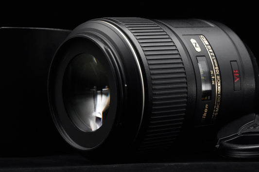 Nikon AF-S MICRO NIKKOR 105mm F/2.8G ED VR Lens US Duty Paid 10320
