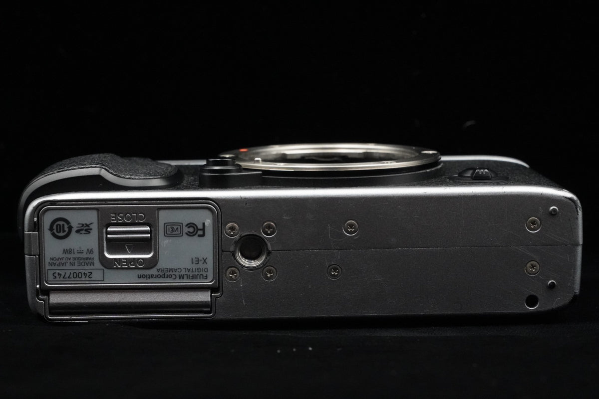 Fujifilm X Series X-E1 16.3MP Digital SLR Camera Body Silver US STOCK #9917