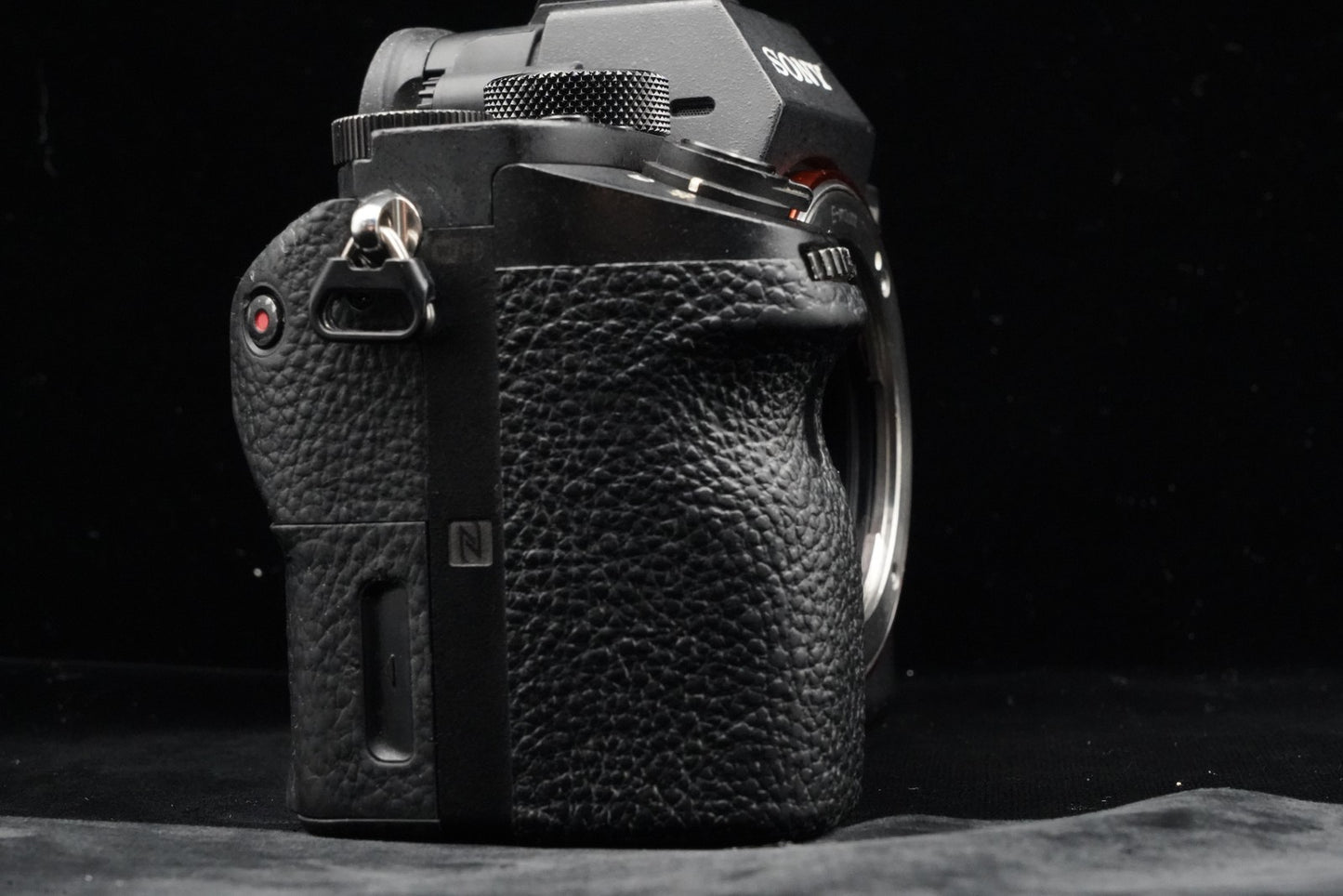 Sony ILCE-7RM2 A7R II Digital SLR Camer US Duty Paid 9965