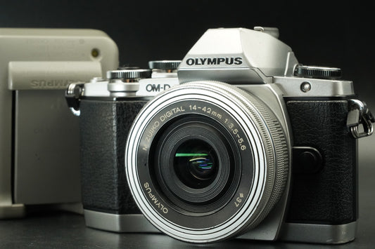 Olympus OM-D E-M10 16.1MP Camera Silver + 14-42mm EZ Lens #11876