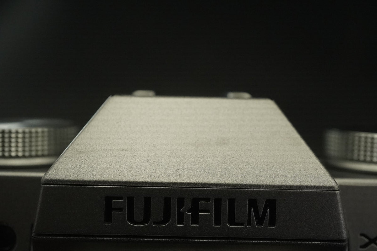 Fujifilm X-T20 Digital Camera w/ XC 16-50mm Lens Silver -13576 cuts- #12477