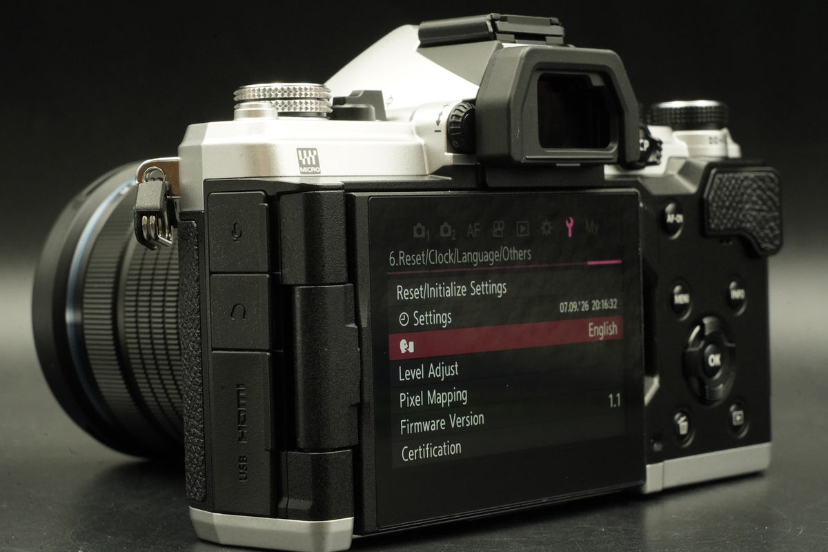 OM SYSTEM OM-3 Mirrorless Camera + M.ZUIKO 12-45mm f/4 Silver -1177 cuts- #12154