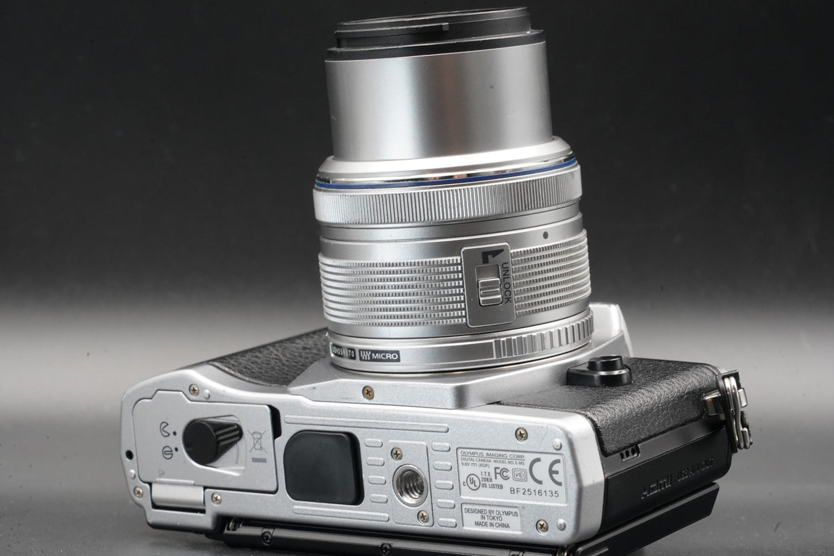 Olympus E-M5 Mirrorless Digital Camera w/ 2 Lenses Silver #11115