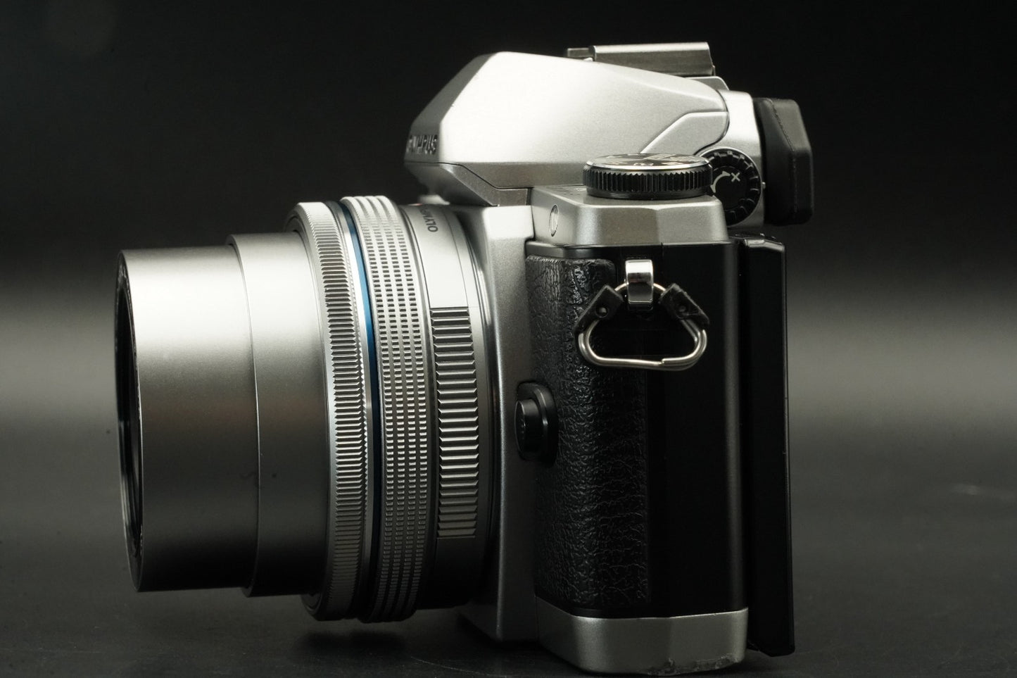 Olympus OM-D E-M10 16.1MP Digital SLR Camera Silver + 14-42mm Lens  11517