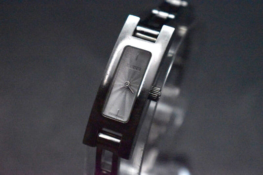 Orologio Gucci 3900L quadrante bianco da donna al quarzo rettangolare...