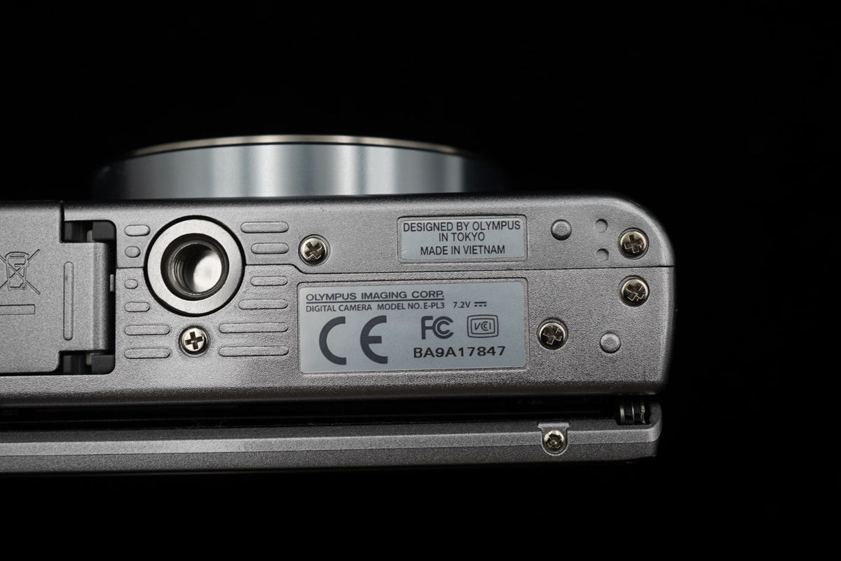 Olympus PEN Lite E-PL3 Silver 12.3 MP Digital Camera Body US STOCK
