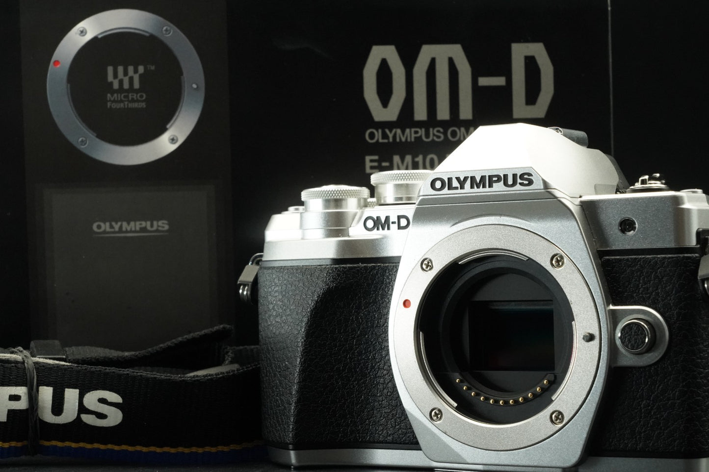 8882 cuts!! Olympus OM-D E-M10 Mark III Silver 11597