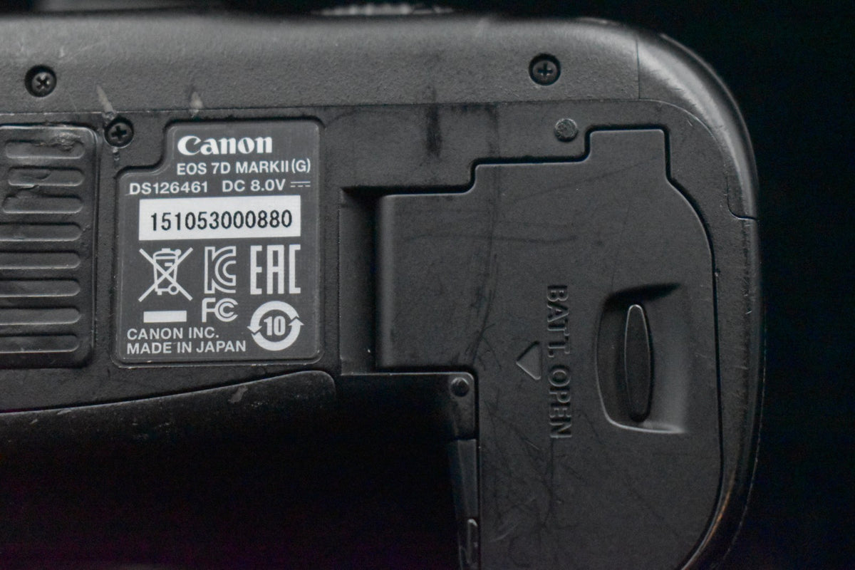 [US Duty Paid] Canon EOS 7D Mark II DSLR Digital SLR Videocamera usata 8910