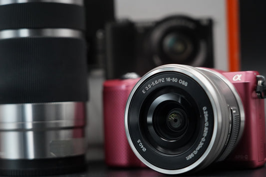 Sony Alpha a5000 Mirrorless Digital Camera with 2 Lens Pink 10738
