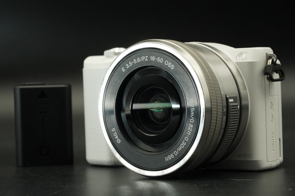 Sony Alpha a5100 Mirrorless Digital Camera White -4427 cuts- US STOCK #11819