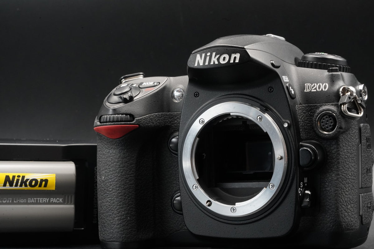 Nikon D200 10.2MP Digital SLR Camera Black -1% cuts- US STOCK #11454