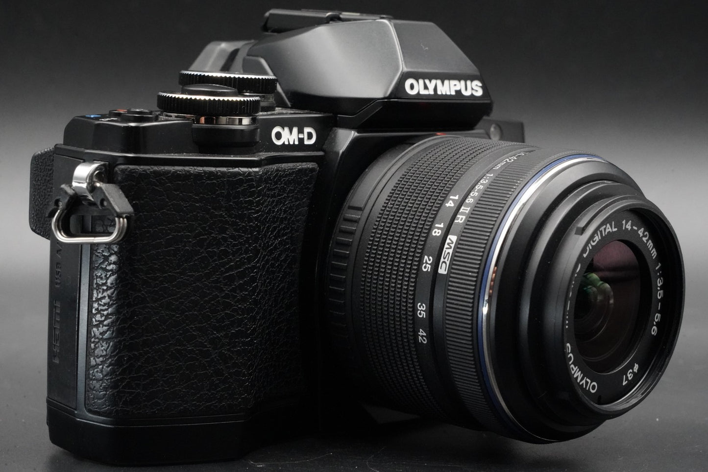 2888 cuts! Olympus OM-D E-M10 Mirrorless Camera + 14-42mm 40-150mm 11027