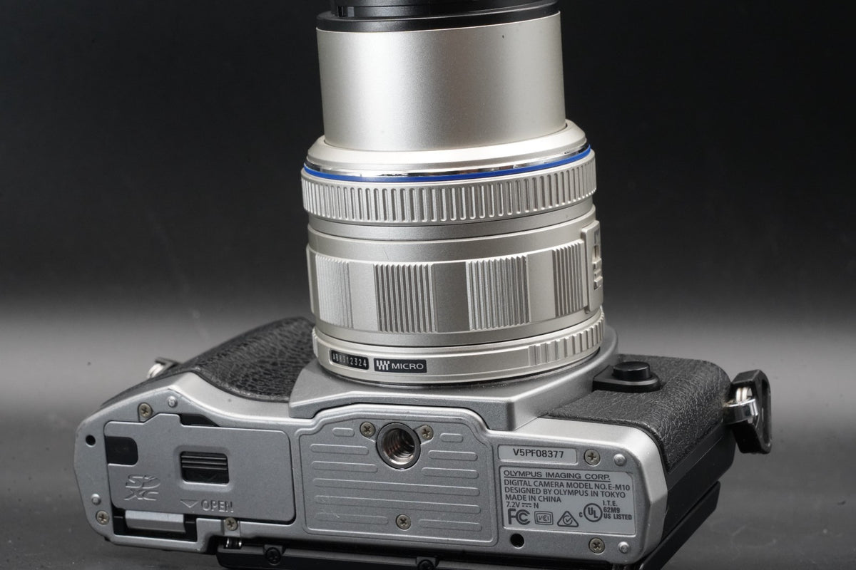 Olympus OM-D E-M10 16.1MP SLR Silver w/ 2 Lens -9702 cuts- US STOCK #11447