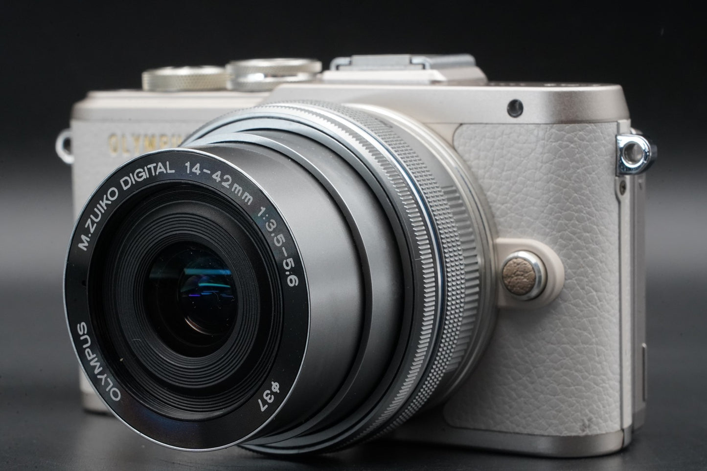 1444 shots! [US Duty Paid] Olympus E-PL8 w/ 40-150mm Lens Digital Camera 11261