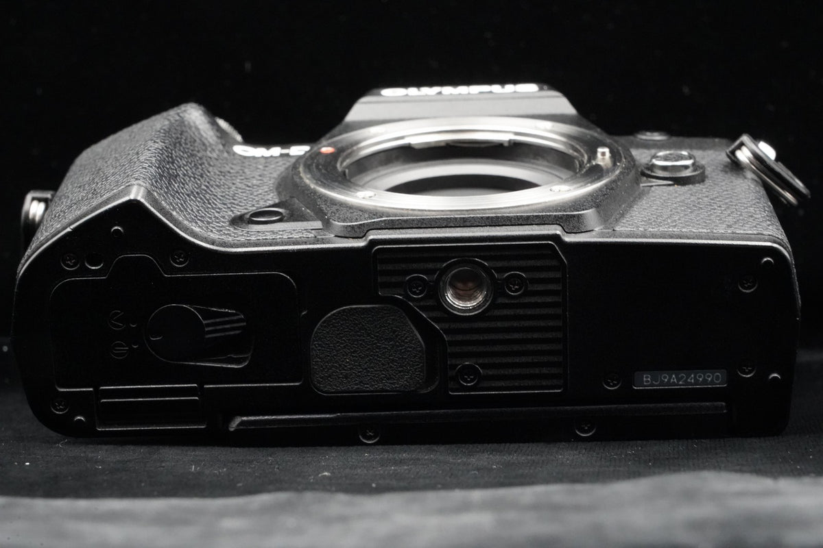 Olympus OM-D E-M5 Mark III 20.4MP Mirrorless Digital Camera US STOCK #10031