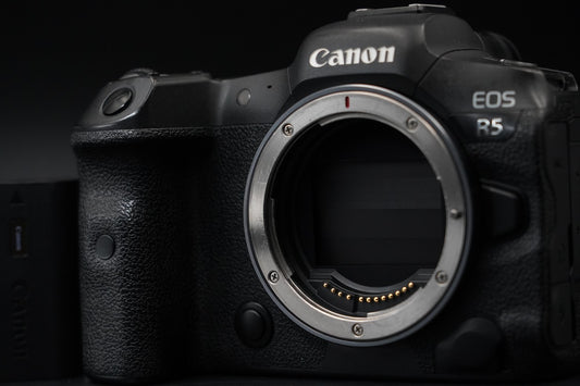 Canon EOS R5 Mirrorless Digital Camera US Duty Paid Excellent Condition 10629