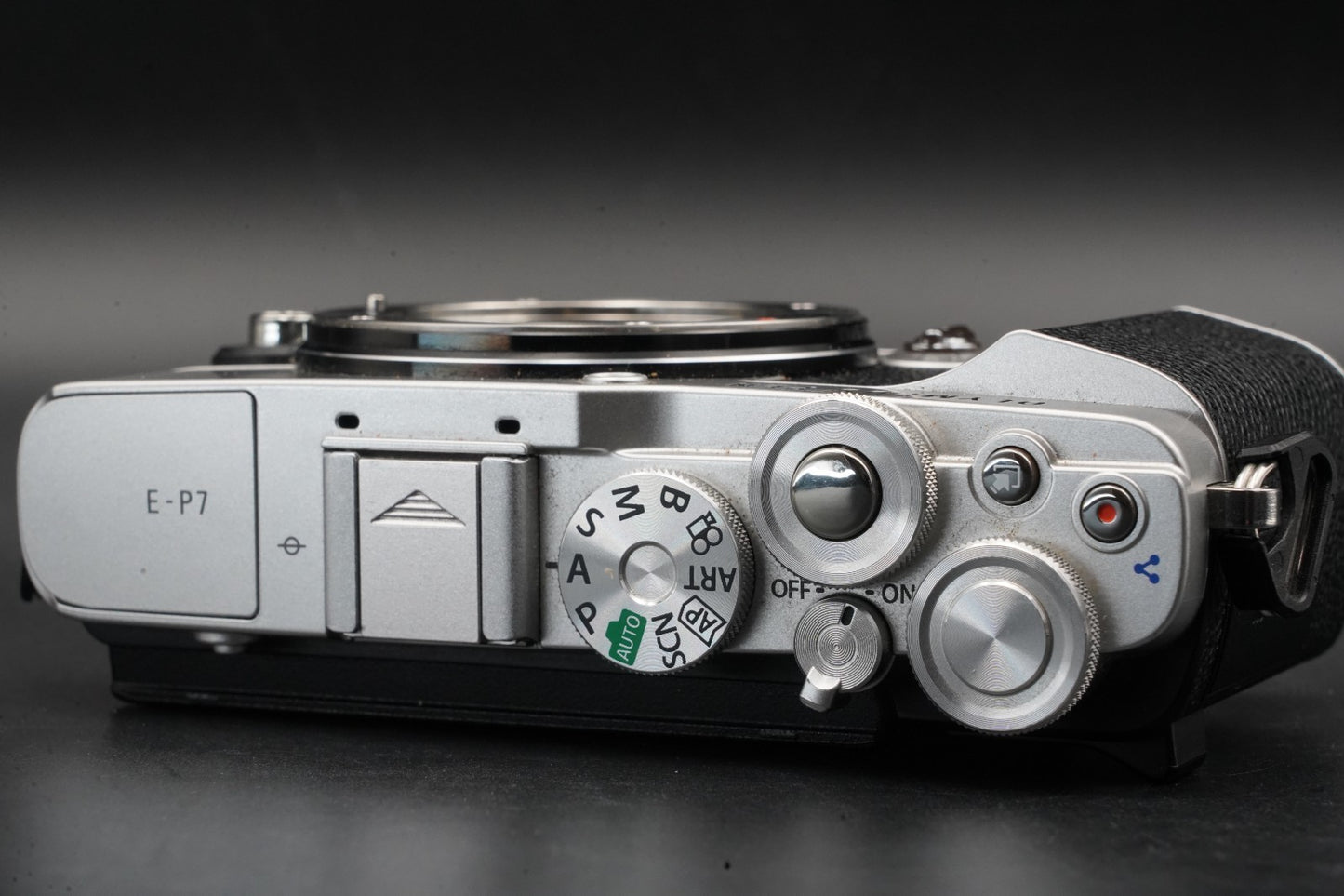 8560 cuts!! OLYMPUS PEN E-P7 Digital Camera Body Silver 11417