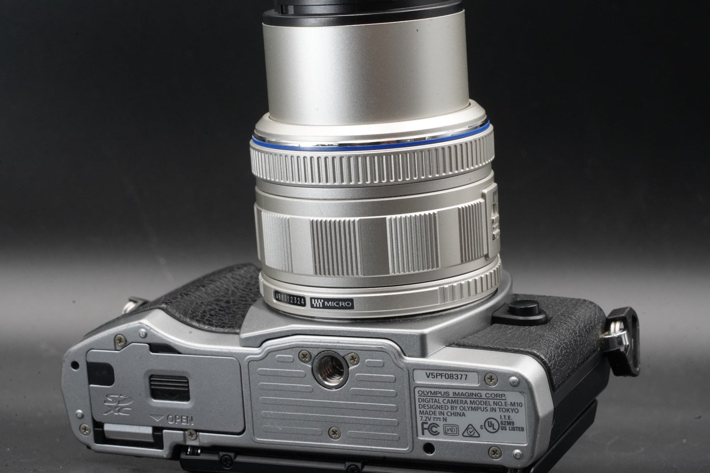 9702 cuts! Olympus OM-D E-M10 16.1MP Digital SLR Camera Silver w/ 2 Lens 11447