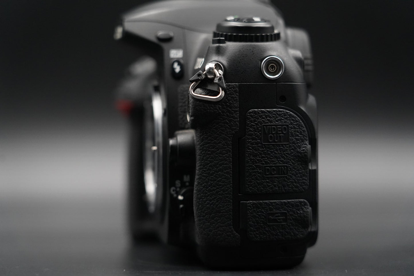 Nikon D200 10.2MP Digital SLR Camera Black Body Battery US Duty Paid 10618