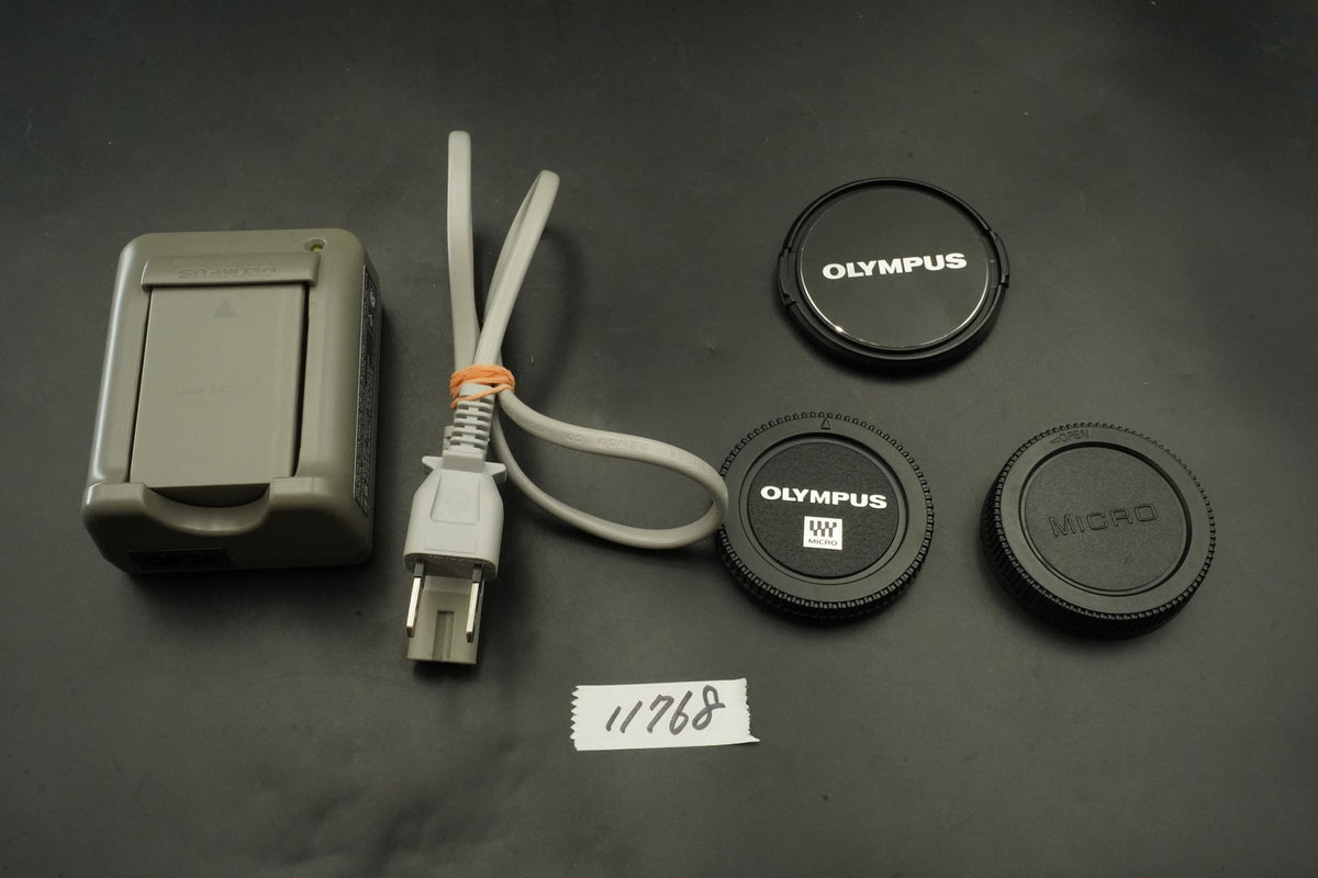 Olympus PEN E-PL7 Digital Camera White with 2 Lenses -9966 cuts- US STOCK #11768