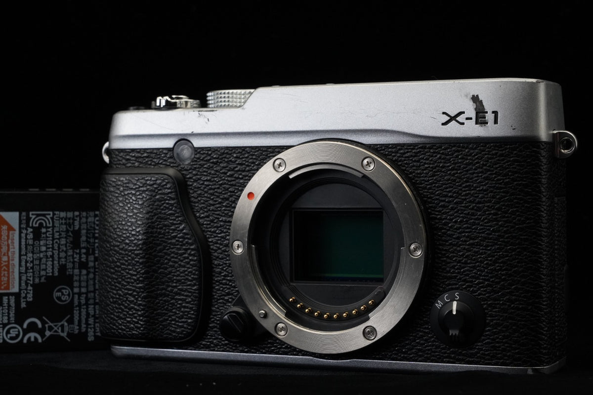 Fujifilm X Series X-E1 16.3MP Digital SLR Camera Body Silver US STOCK #9917