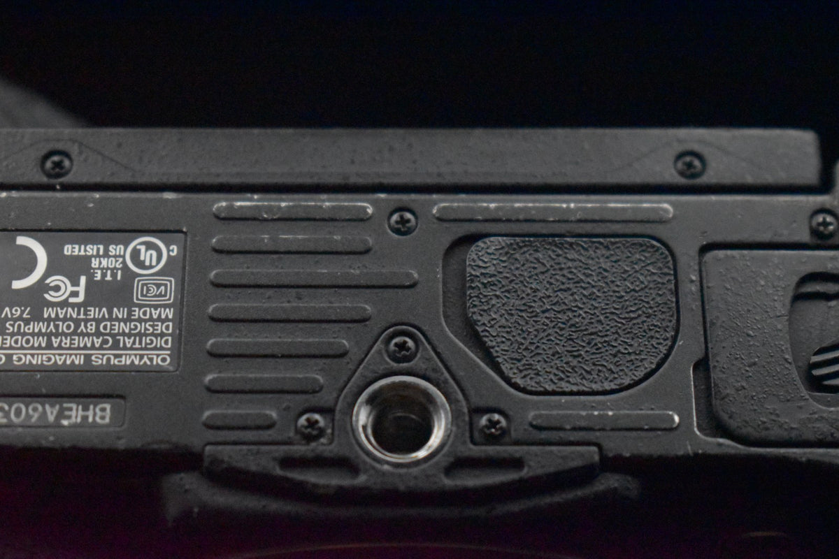 [US Duty Paid] Appareil photo reflex numérique 16,1 mégapixels Olympus OM-D...