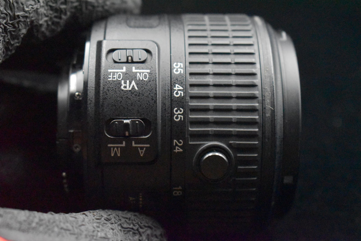 [US DUTY PAY] Appareil photo reflex numérique Nikon D5600 avec kit...