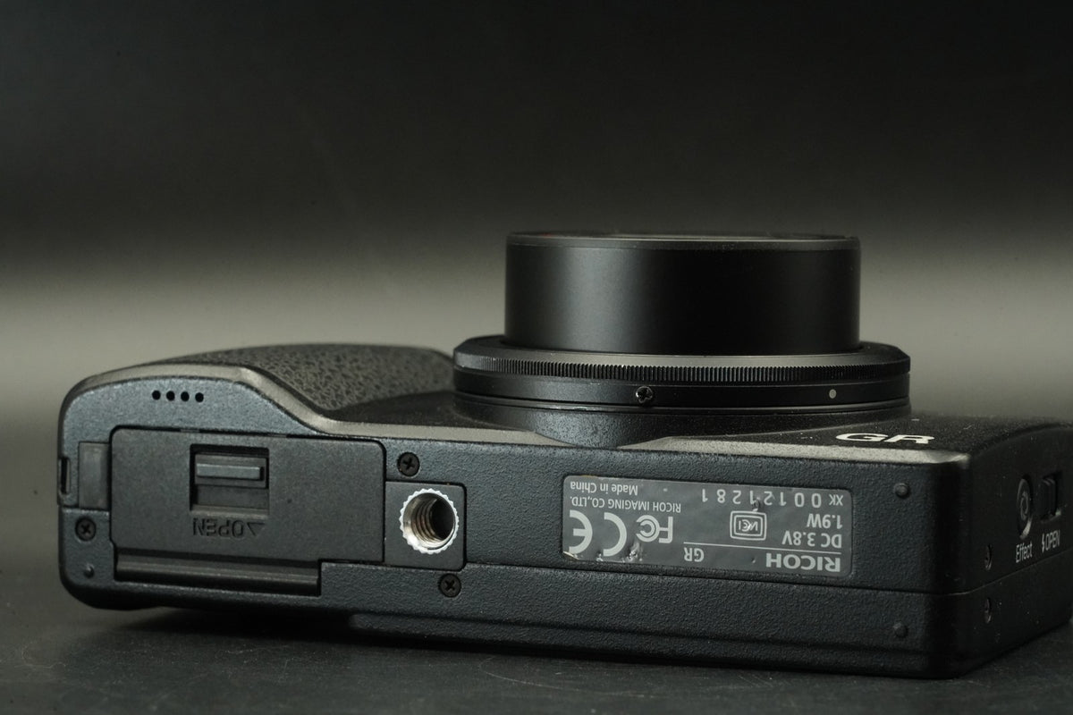 RICOH GR 16.2MP Digital Compact Camera Black -4099 cuts- #11764