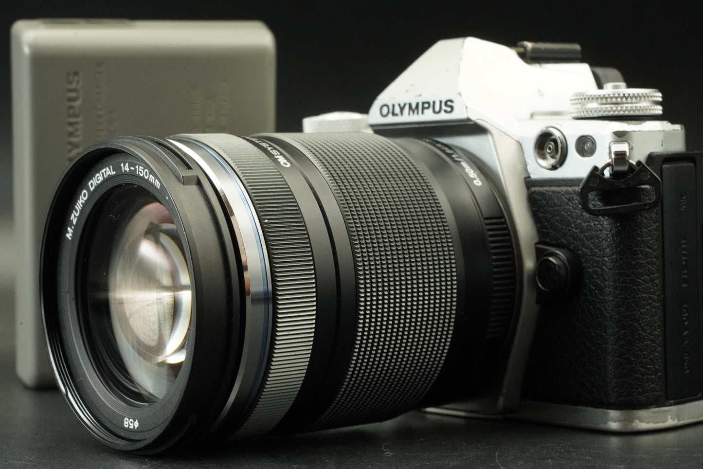 Olympus OM-D E-M5 Mark II w/ M.ZUIKO 14-150 Lens Silver -10789 cuts- #11765